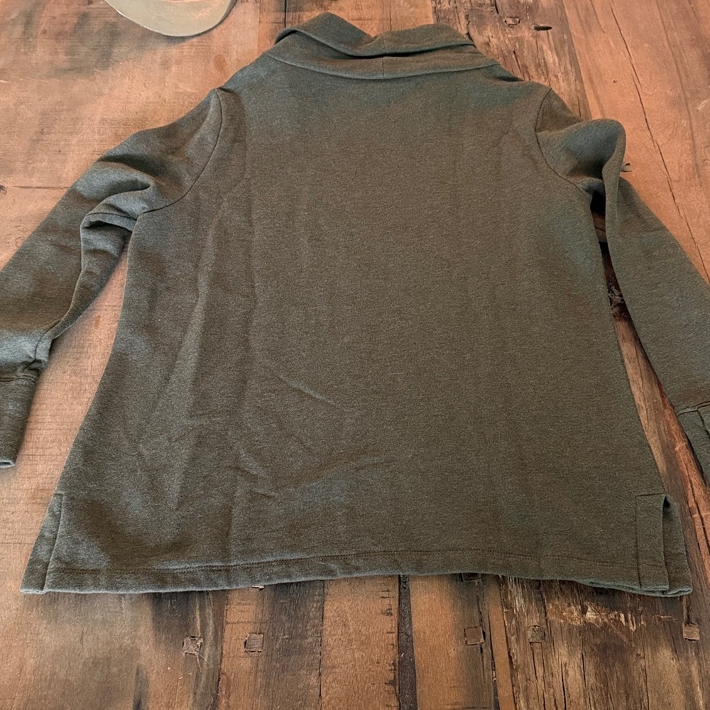 NWT Ladies Oversized turtleneck fleece lined top with gold detail cuffs sz LP - Picture 8 of 8